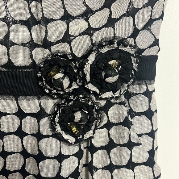 Vintage BCBG shift dress with rosette embellishment 6 - Picture 2 of 5